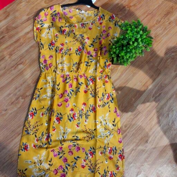 Dresses & Skirts - Yellow dress for girls